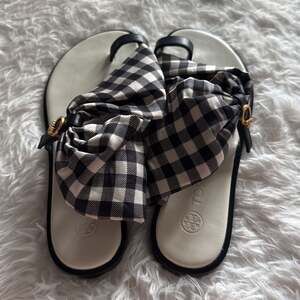 Tory Burch Selby Scarf Flat Toe Ring Sandals in Black/New Ivory Gingham